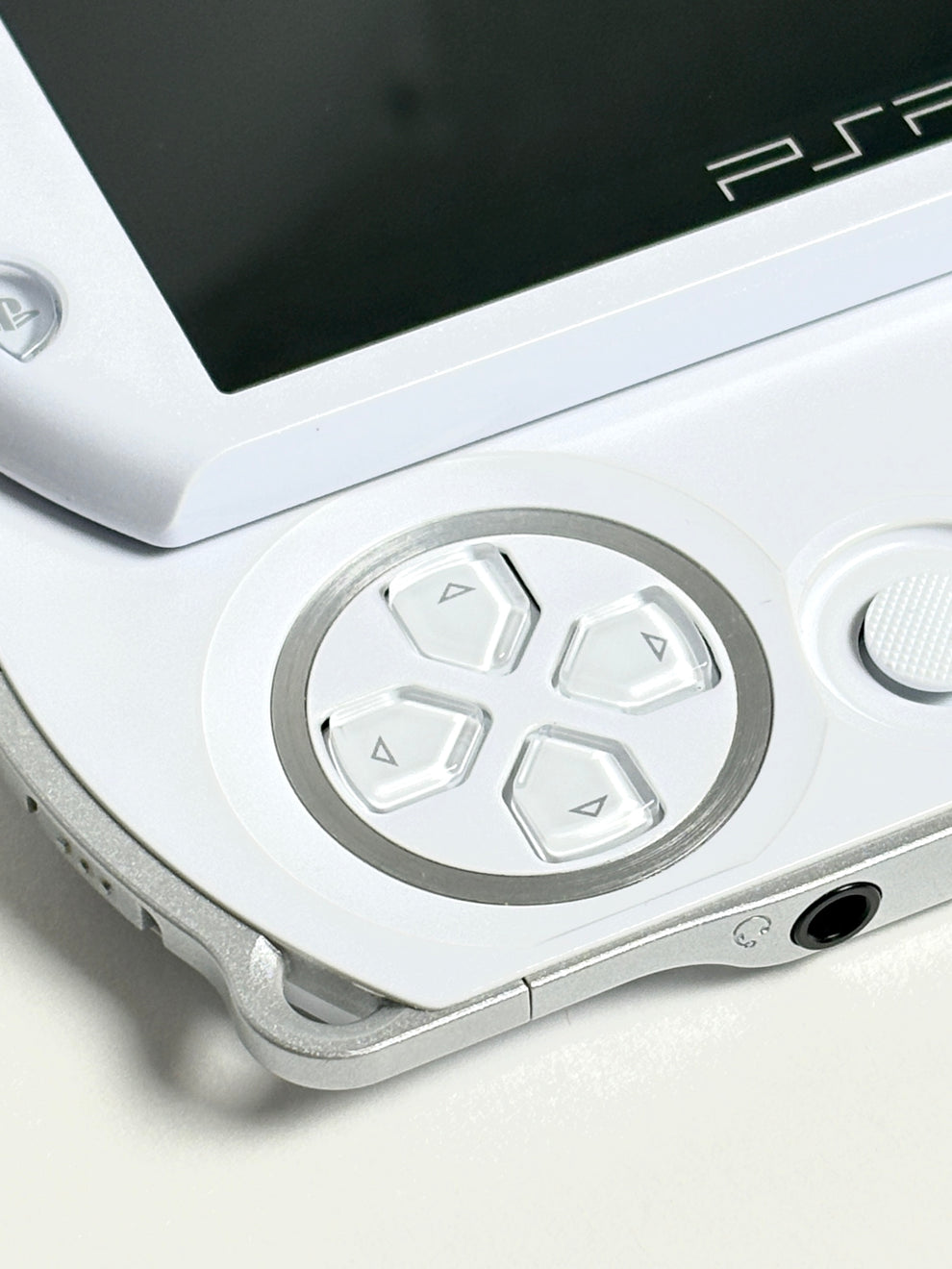 PSP Go - Pearl White – pixelmods
