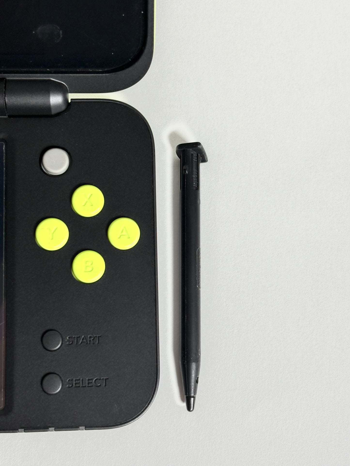 New Nintendo 2DS LL - Black and Green