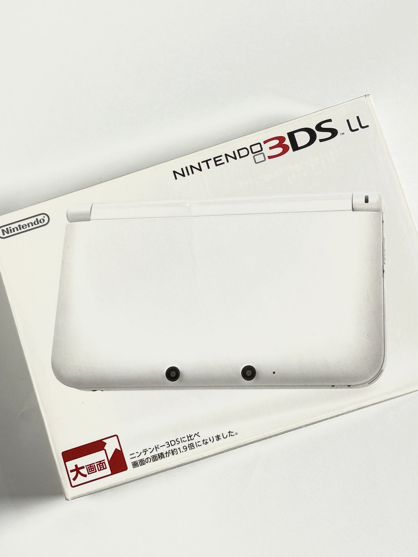 Nintendo 3DS LL - White w original box and acessories