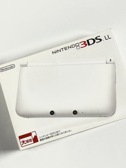 Nintendo 3DS LL - White w original box and acessories