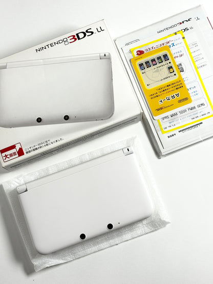 Nintendo 3DS LL - White w original box and acessories