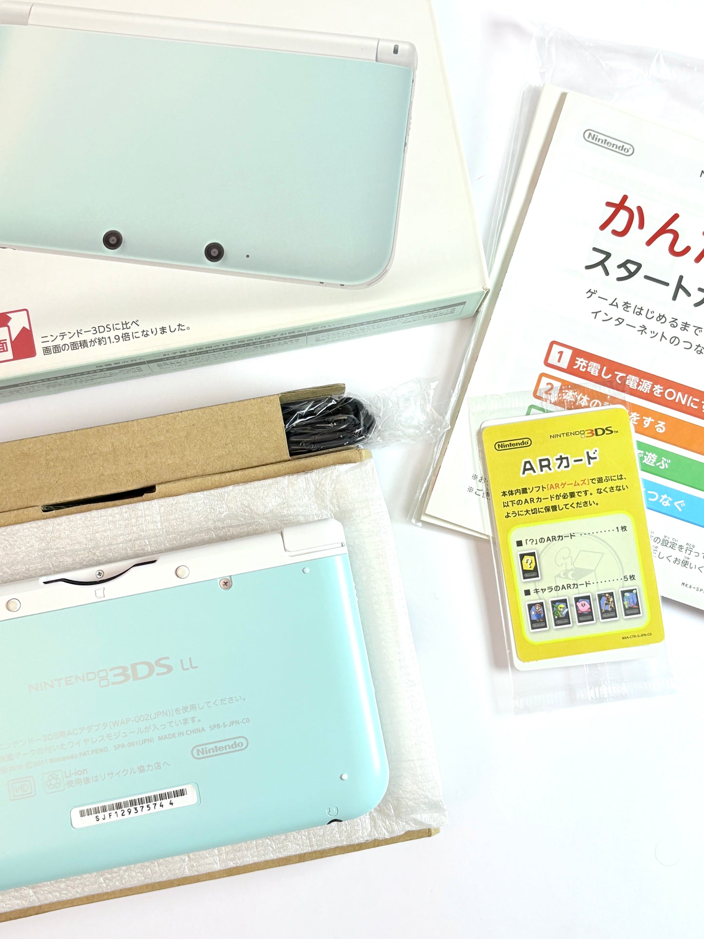 Nintendo 3DS LL - Mint and White w original box