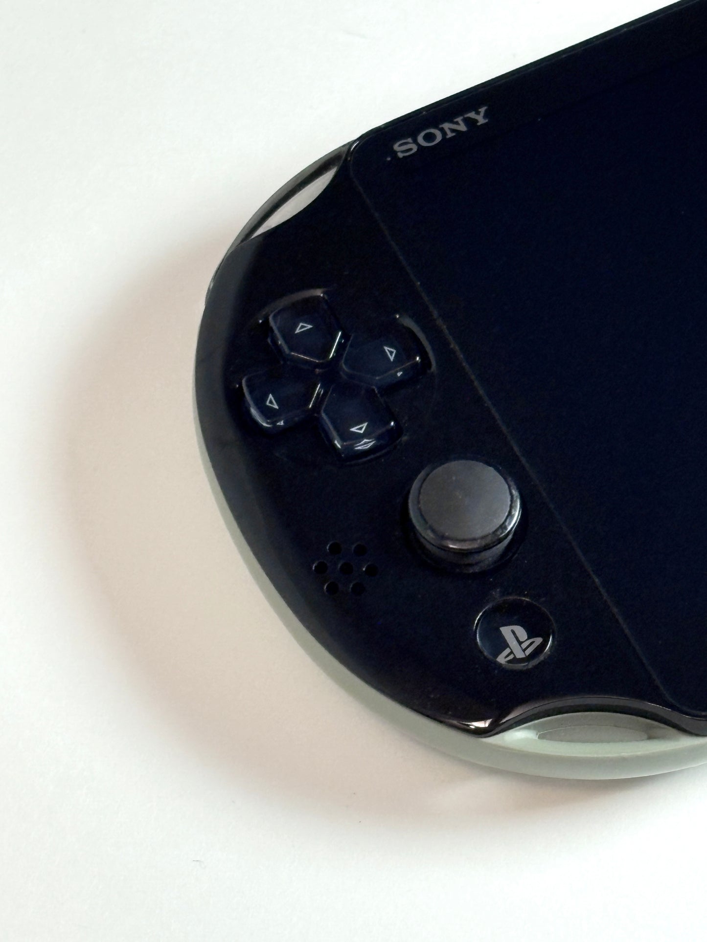 Ps Vita 2000 - Khaki and Black
