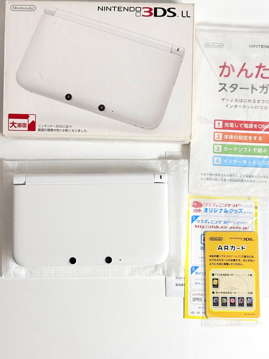 Nintendo 3DS LL - White w original box and acessories