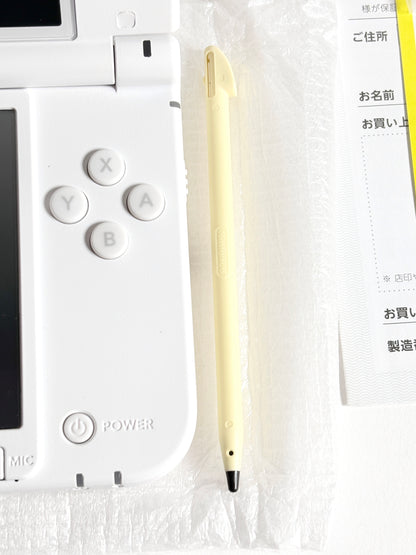 Nintendo 3DS LL - White w original box and acessories