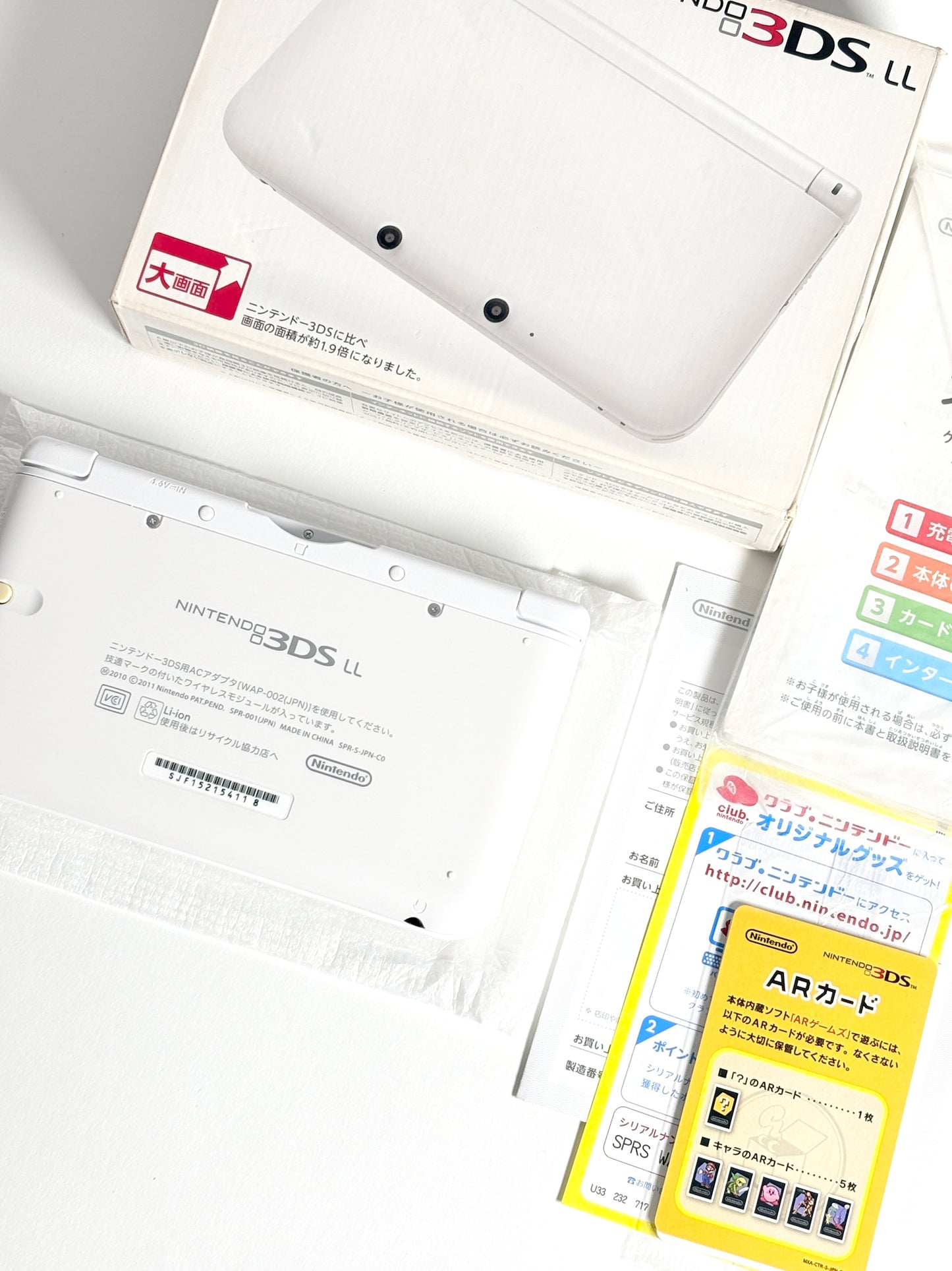 Nintendo 3DS LL - White w original box and acessories