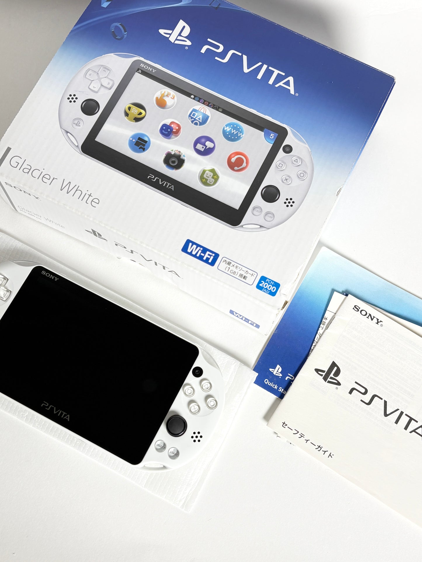 Ps Vita 2000 - Glacier White - w original box and accessories