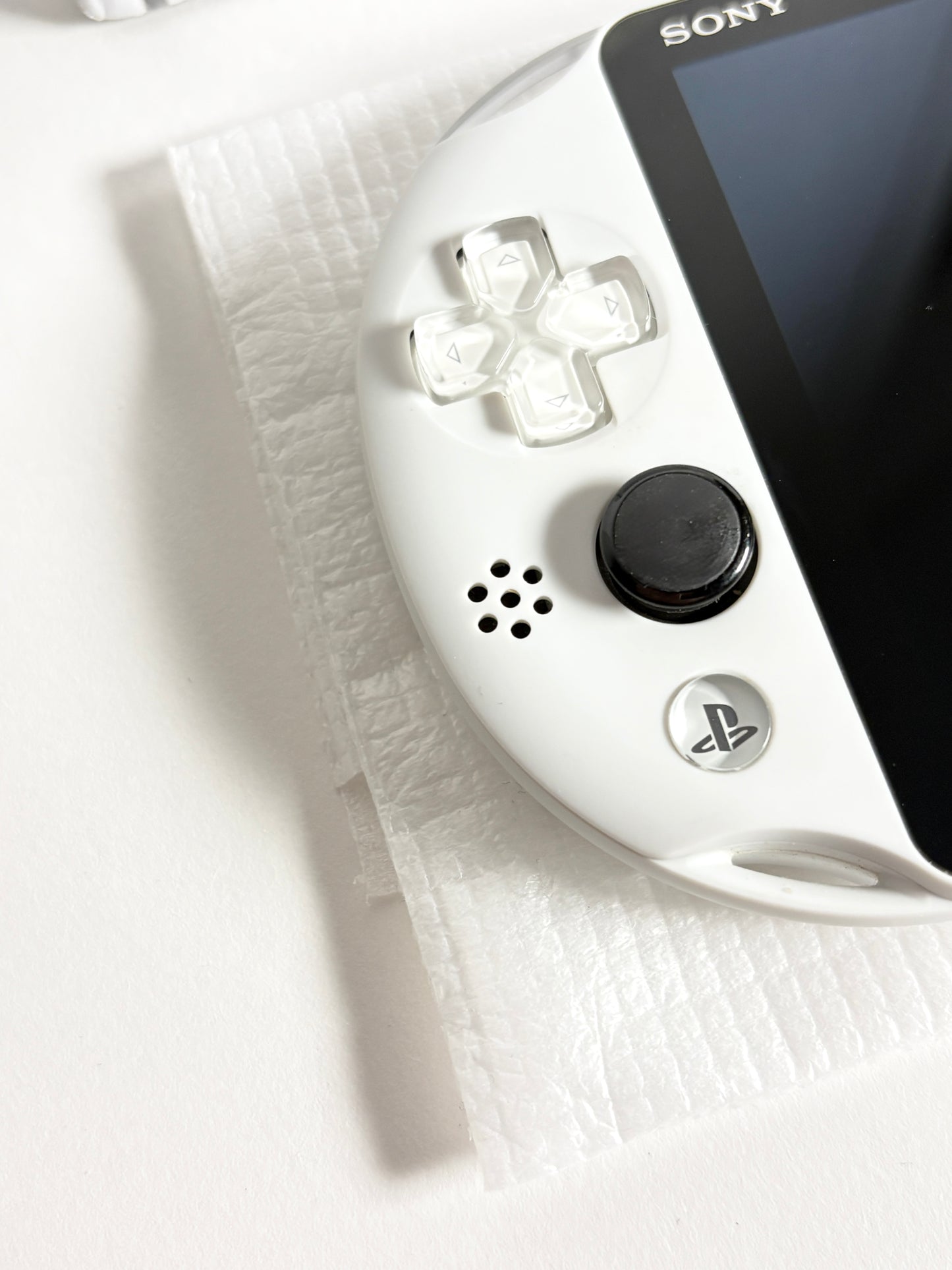 Ps Vita 2000 - Glacier White - w original box and accessories