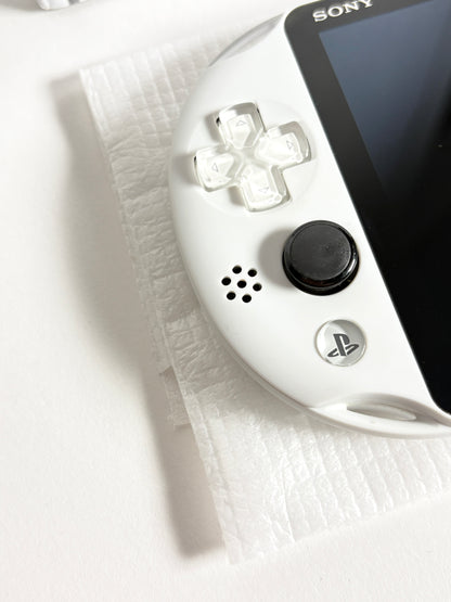 Ps Vita 2000 - Glacier White - w original box and accessories