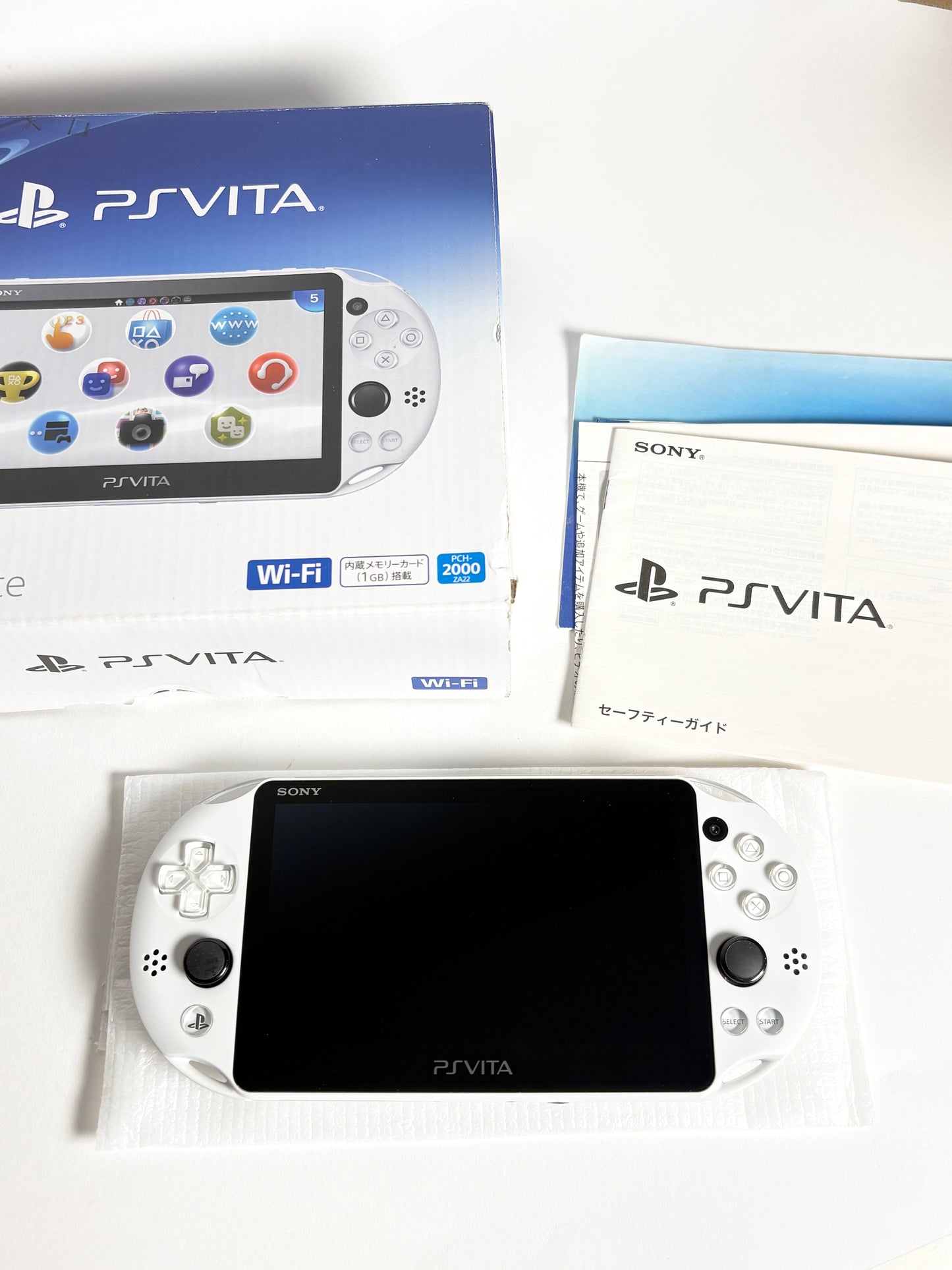 Ps Vita 2000 - Glacier White - w original box and accessories